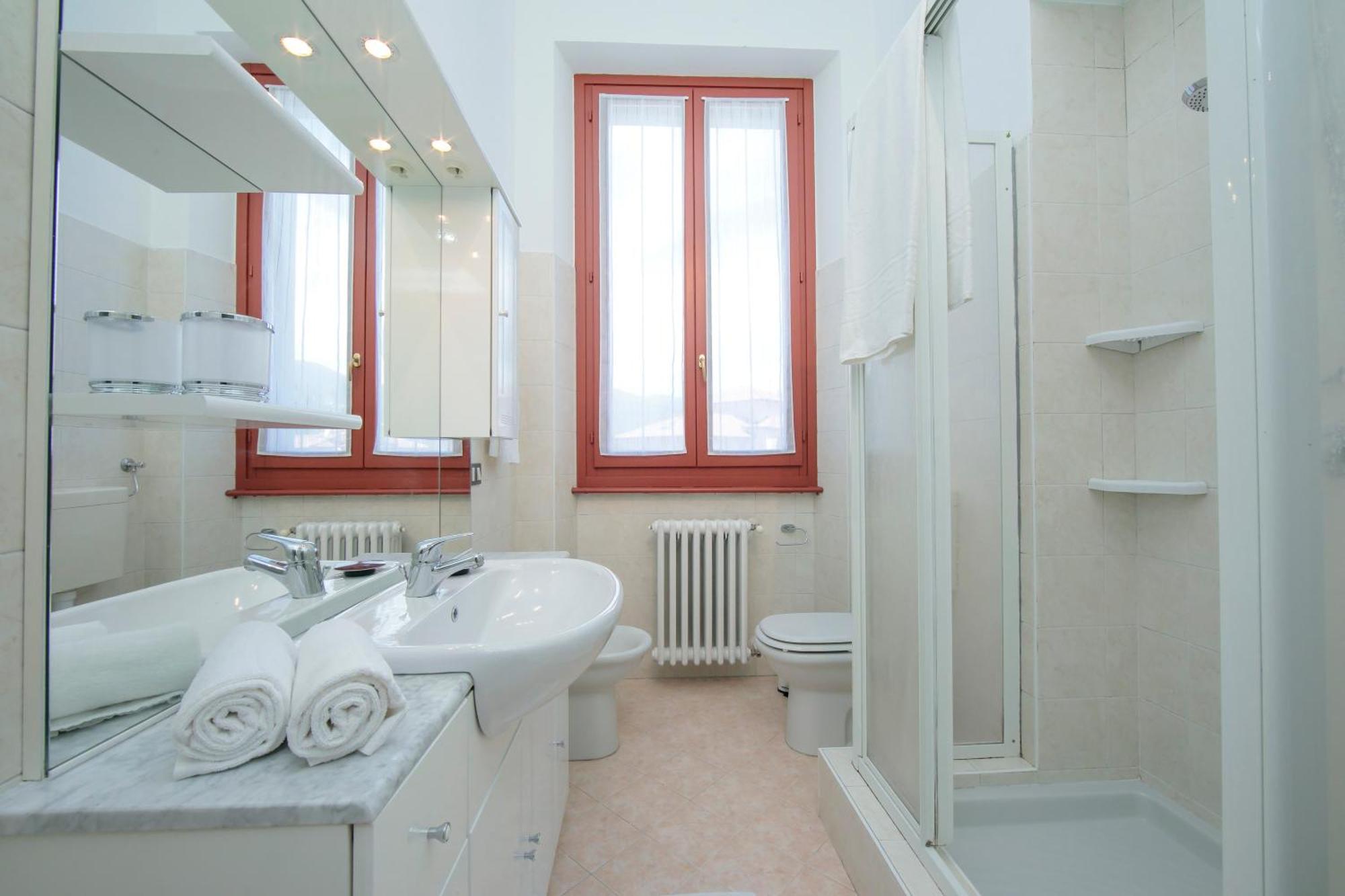 Residenza Oleandro Lake View Luino Center - Happy Rentals ภายนอก รูปภาพ